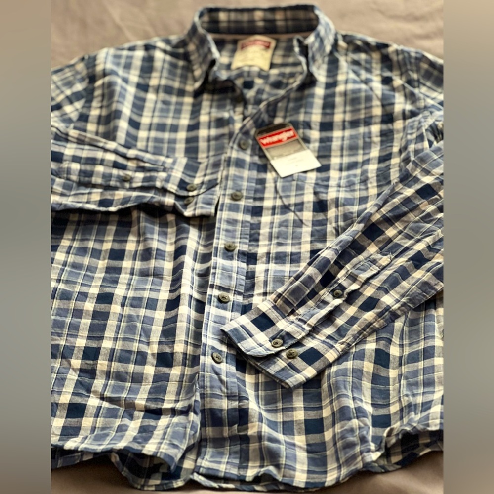 BRAND NEW WITH TAGS Plaid Button Down Shirt